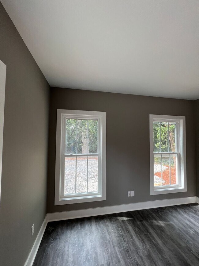 Building Photo - 1327 Park St