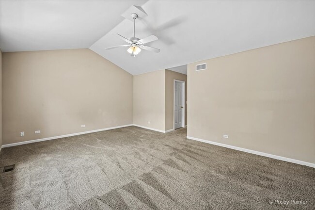 Building Photo - 1058 E Danbury Dr
