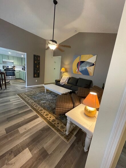 Building Photo - 10605 Pueblo Plz NW