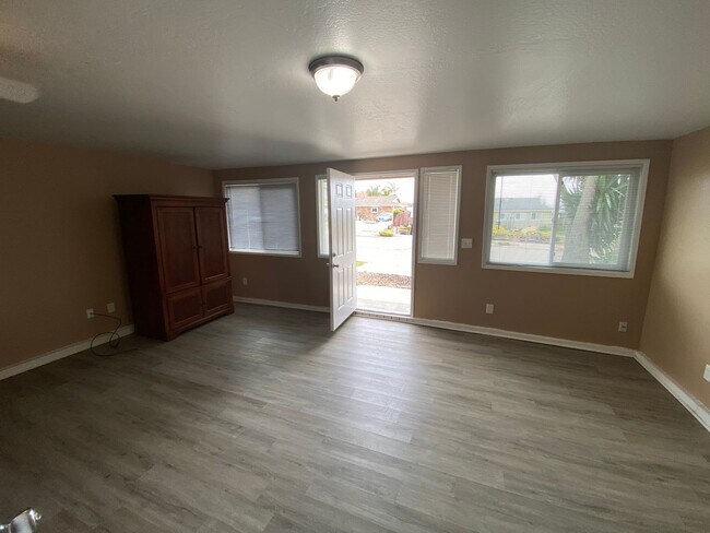 Building Photo - 593 Venus Ave