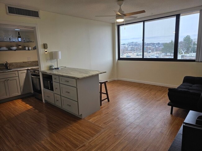 Building Photo - 70 Southbridge St