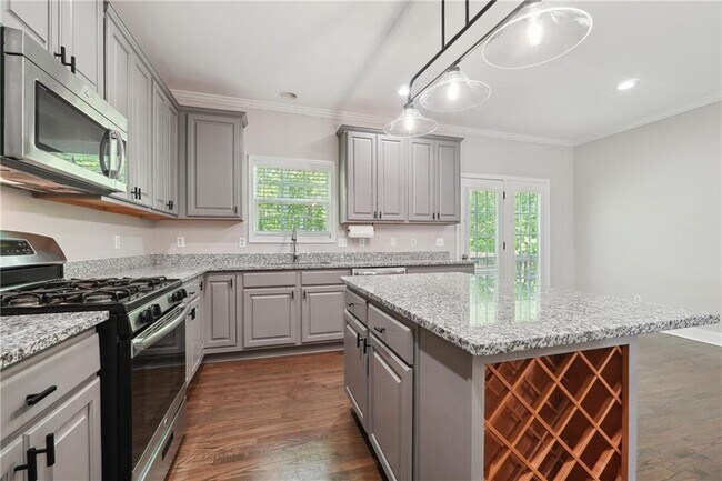 Building Photo - 425 Hearthstone Way