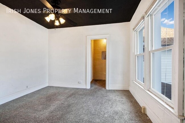 Building Photo - 2829 South Park Ave