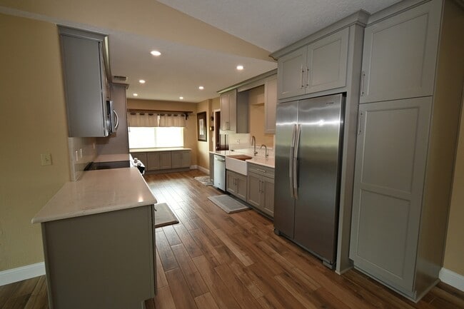 Building Photo - 985 Quail Run