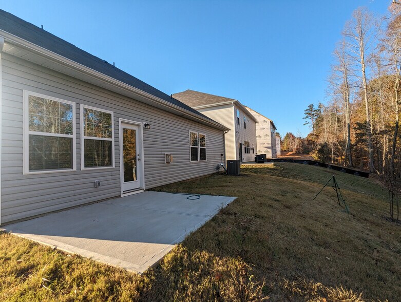 Building Photo - Room in Single Family Home on Kennerly Ctr Dr