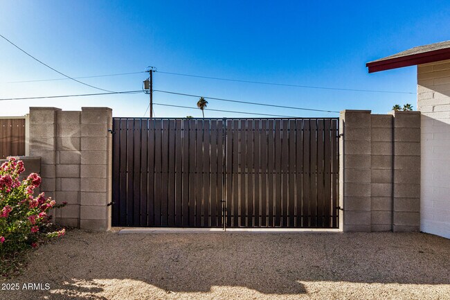 Building Photo - 18006 N Villa Rita Dr