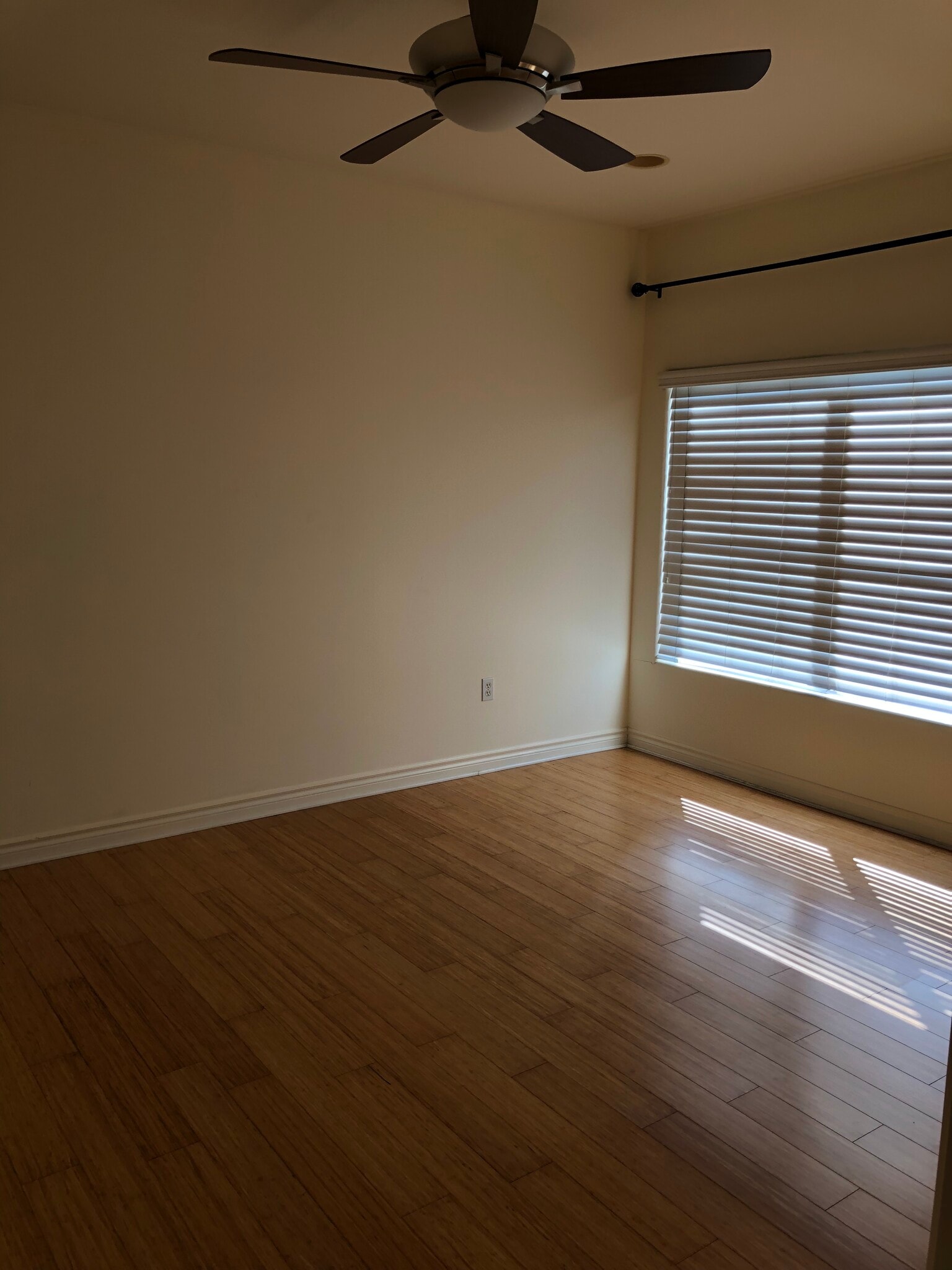 Master Bedroom - 3990 Centre St