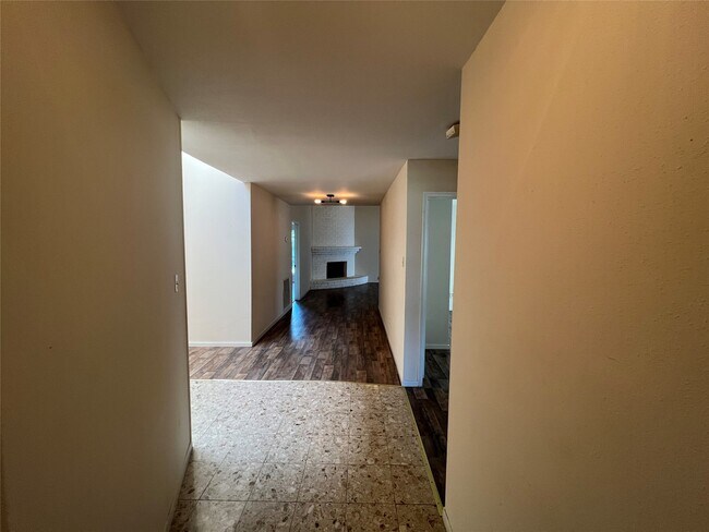 Building Photo - 6630 Trigate Dr