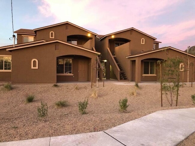 Building Photo - 10402 N 9th Ave