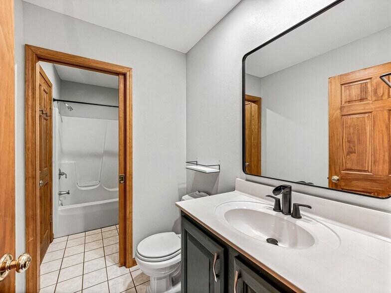 Building Photo - 180 Canaday Dr