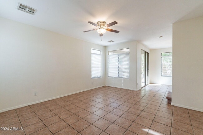 Building Photo - 1078 E Saragosa St