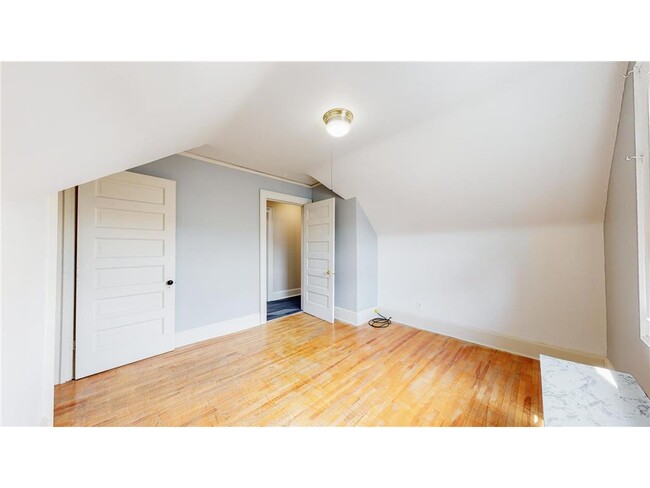 Building Photo - 1721 W Lake St