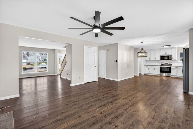 Building Photo - NEWLY RENOVATED HOME