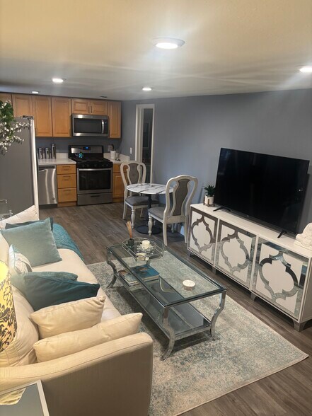 Building Photo - 1013 9th Ave