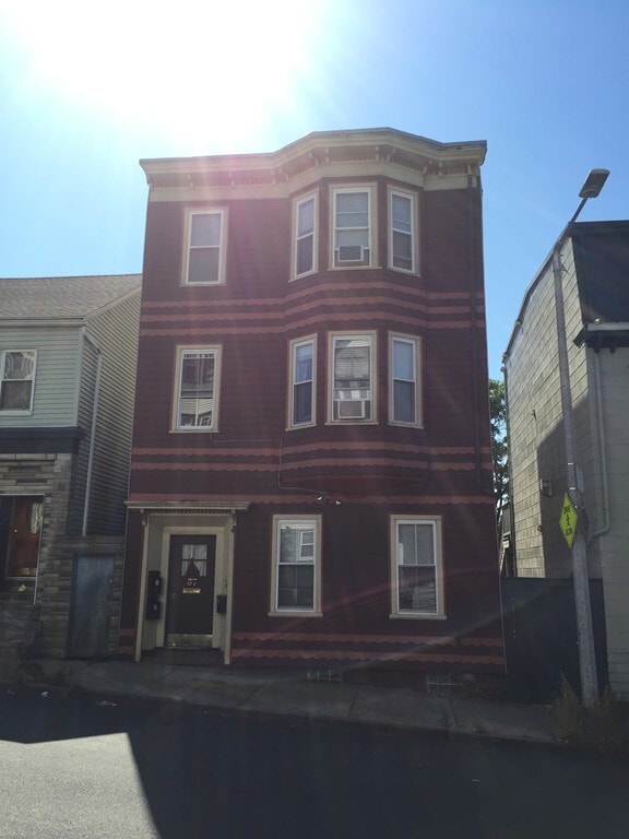 Building Photo - 37 Telegraph St