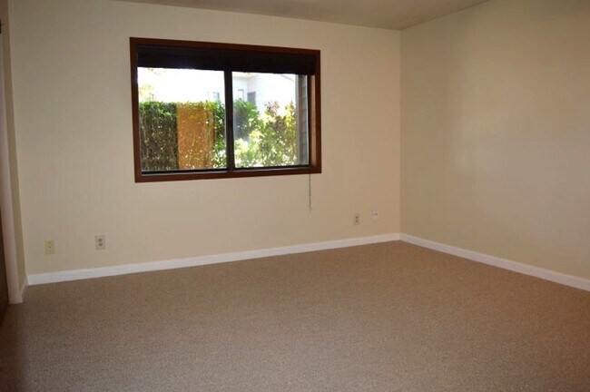 Building Photo - Spacious and Conveniently Located with Private Patio and Parking