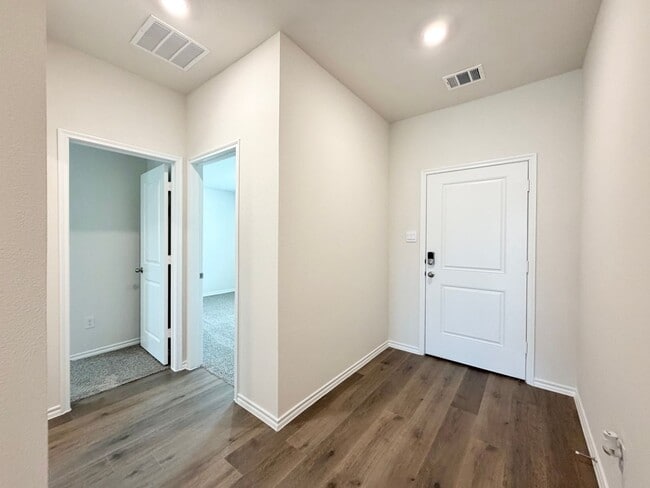 Building Photo - 1116 Riverbrook Ln
