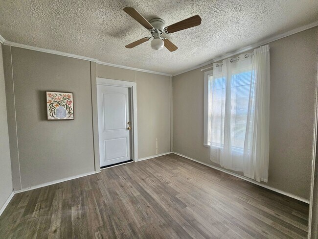 Building Photo - 5202 Dellinger Cir