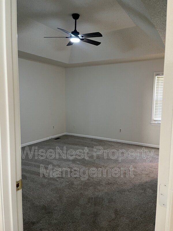Building Photo - 514 SE Adobe Dr