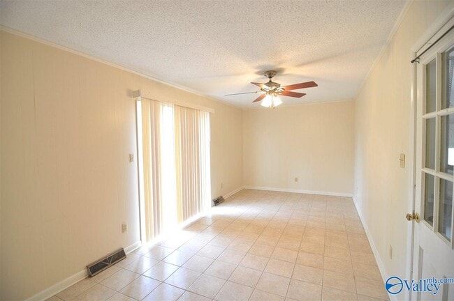 Building Photo - 2505 Lancelot Dr SE