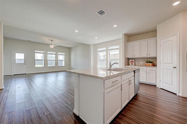 Building Photo - 30822 Lake Spur Mnr