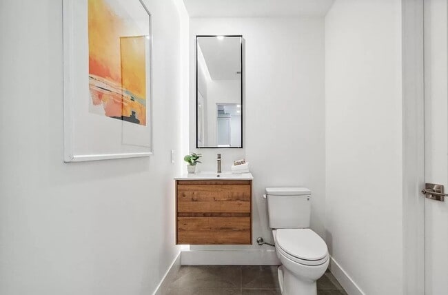 Building Photo - Elegant & Spacious Unit for Rent