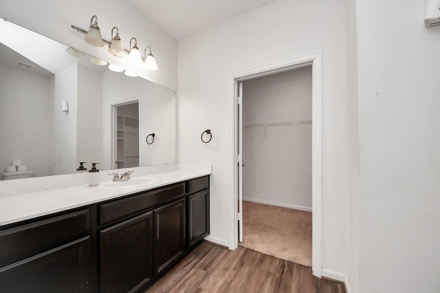 Building Photo - 1060 Fraser Fir Ln