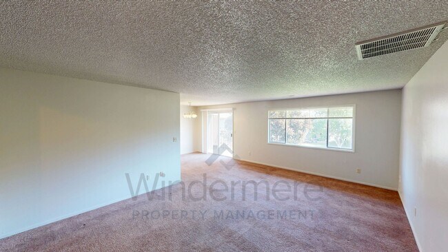 Building Photo - 333 Grove St