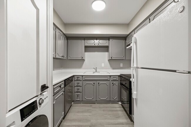 Building Photo - 5050 Ambassador Way