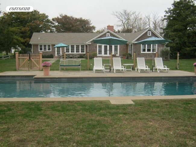 Building Photo - 61 Meadow Way