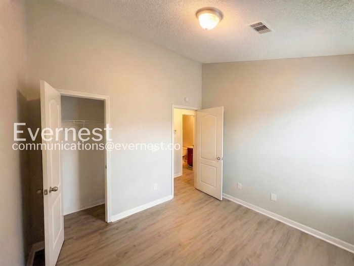 Building Photo - 8665 Thomas Rd