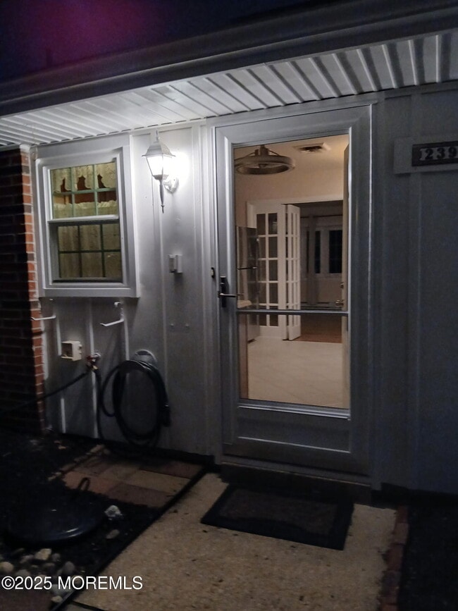 Building Photo - 239D Huntington Dr
