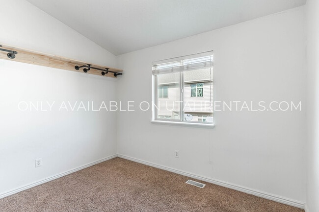 Building Photo - 763 E 80 S
