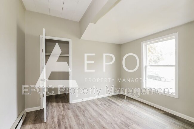 Building Photo - 402 S Flanner St
