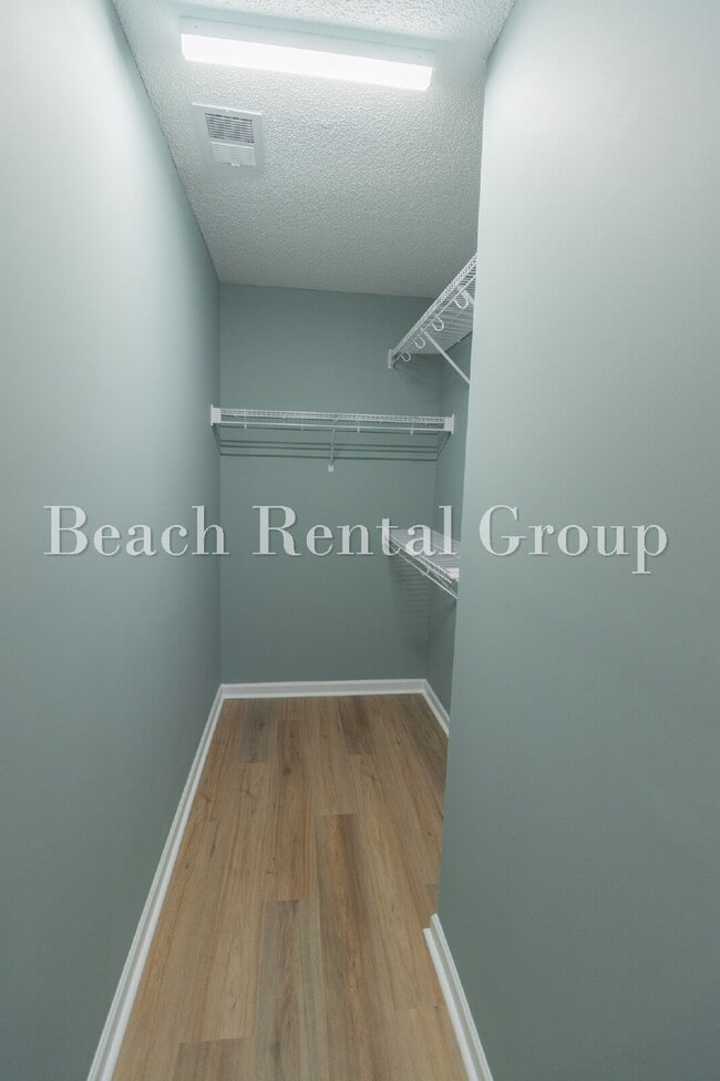 Building Photo - End Unit Townhome in Carolina Forest