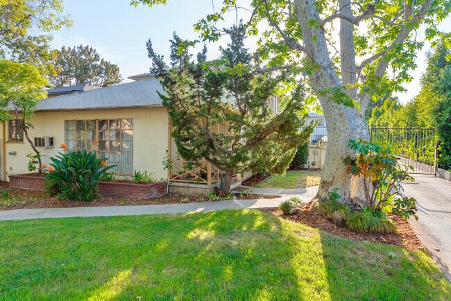 Building Photo - 1401 N Los Robles Ave