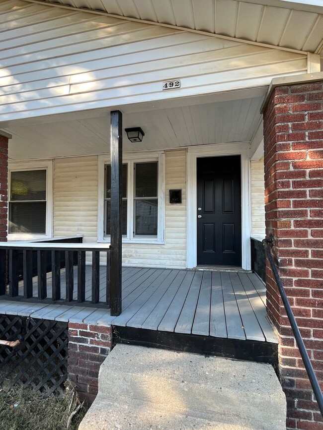 Building Photo - 490-492 E Jenkins Ave