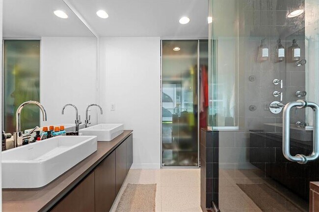 Building Photo - 1040 Biscayne Blvd