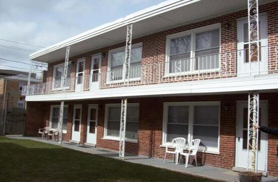 Building Photo - 338 Custer Ave