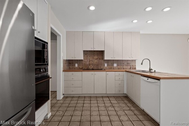 Building Photo - 1131 Timberview Trail