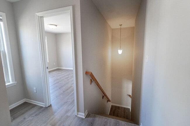 Building Photo - 1924 Center St