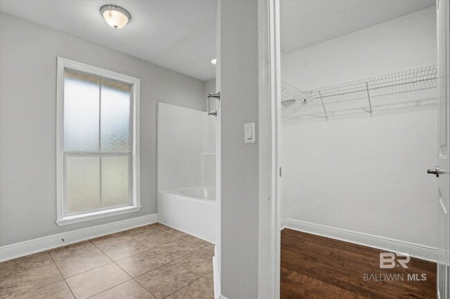 Building Photo - 9011 Brookside Ln