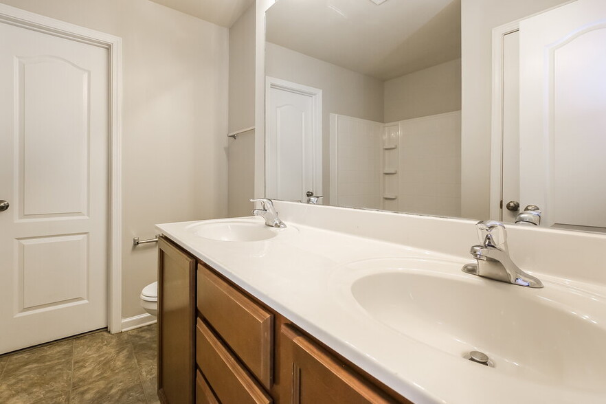 Building Photo - 117 Ashmore Dr