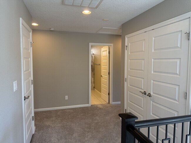 Building Photo - 6624 Yawkey Way NE