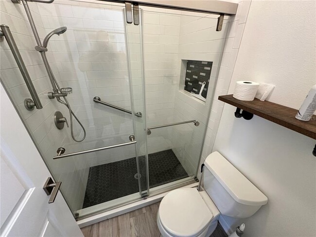 Building Photo - 864 Waterside Ln