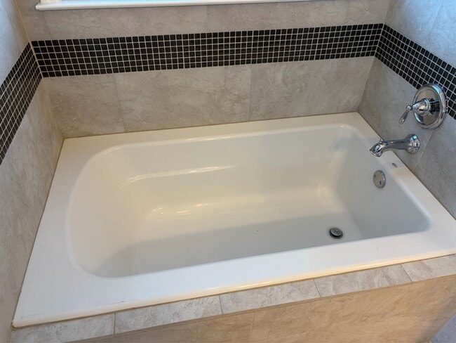 Building Photo - 5081 Bird Nest Trl