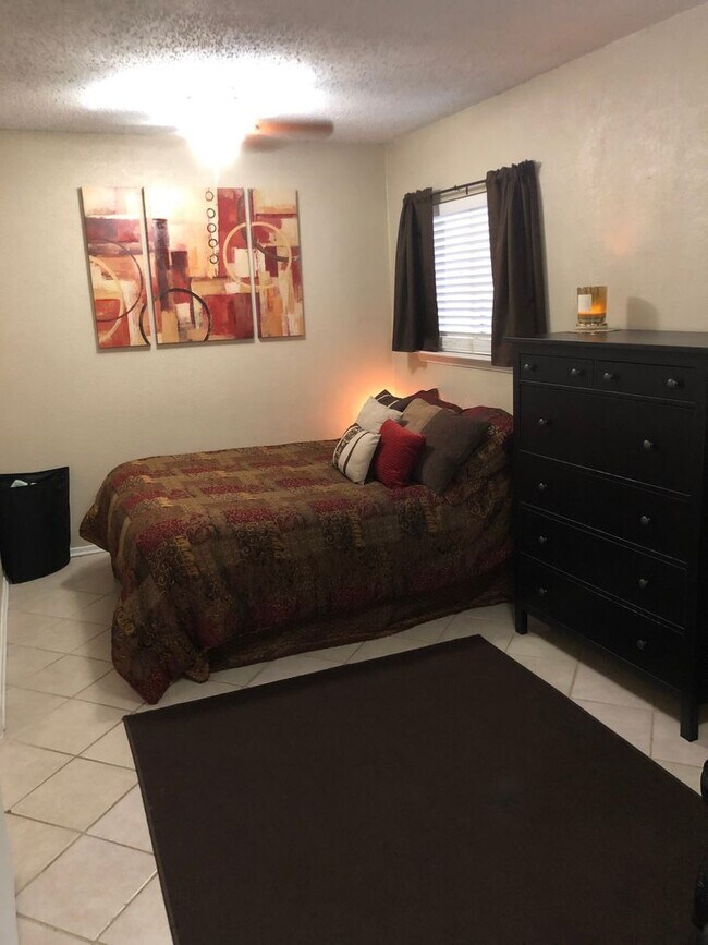 Building Photo - College Station - 1 bedroom /1 bath condo in Northgate area!! - Walking or biking distance to TEX...