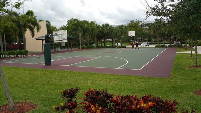 Building Photo - 3141 N Palm Aire Dr