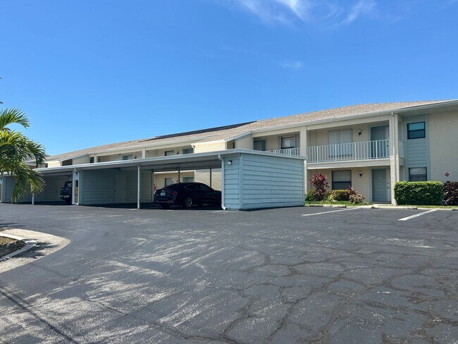 Building Photo - 2/2 Beautifully Remodeled, Furnished, With...