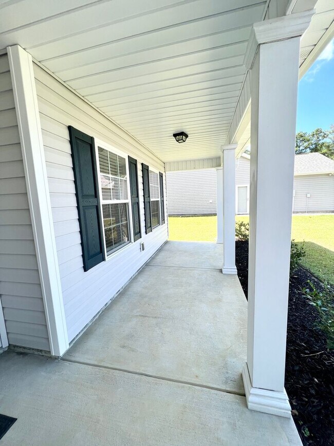Building Photo - Beautiful home in Woodland Lakes! Extended...